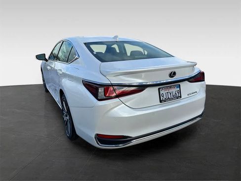 Used 2024 Lexus ES 300h image 4