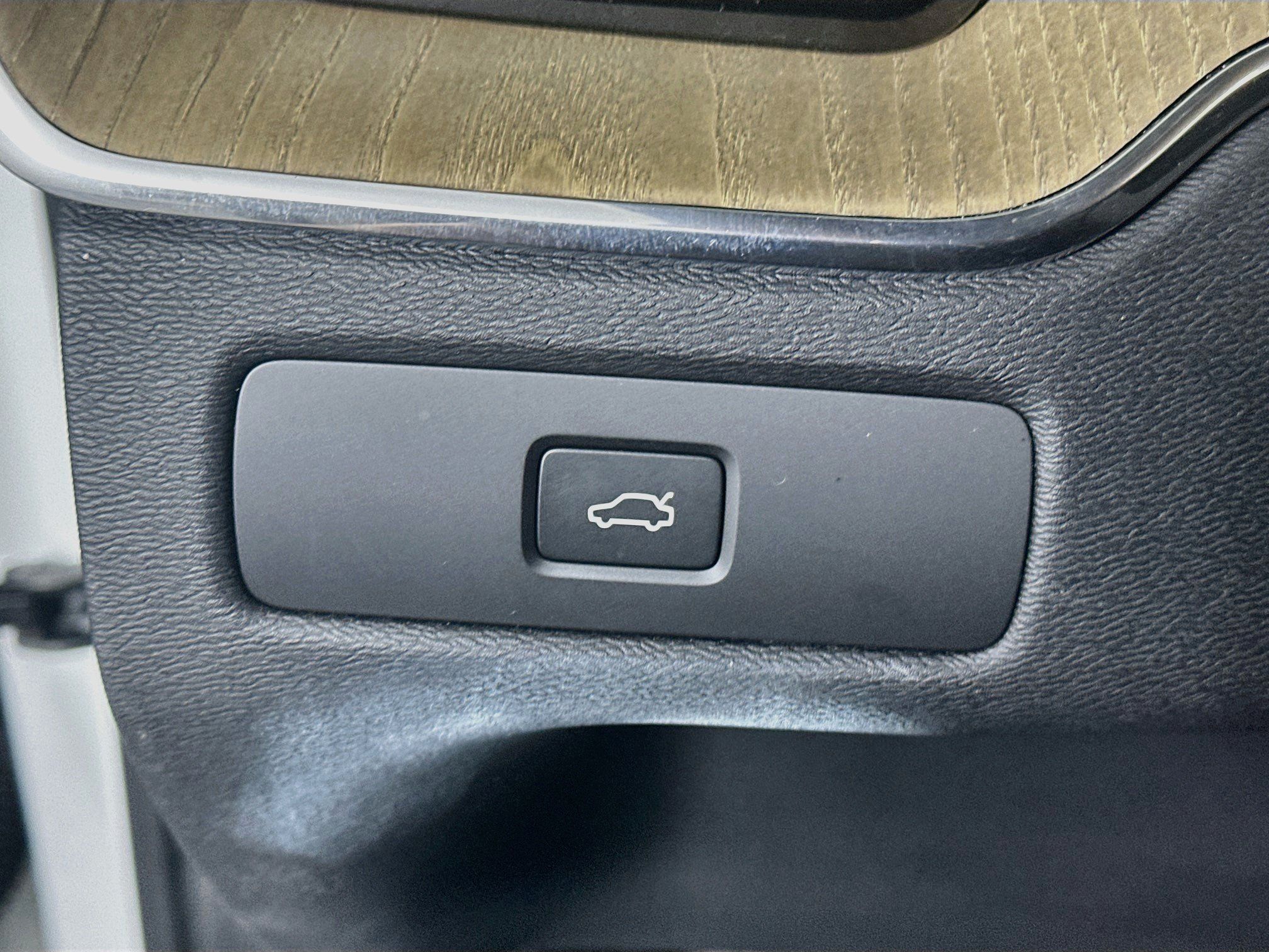 Used 2026 Volvo XC60 B5 Plus AWD/4WD image 17