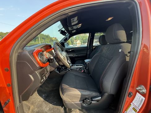 Used 2016 Toyota Tacoma TRD Off-Road w/ Towing Package AWD/4WD image 12