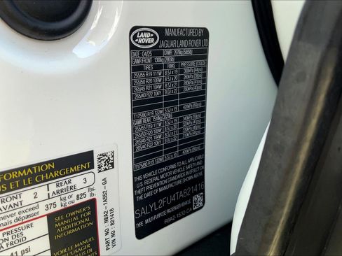 New 2026 Land Rover Range Rover Velar Dynamic SE image 12