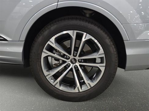 Certified 2025 Audi Q7 2.0T Premium w/ Convenience Plus Package image 28