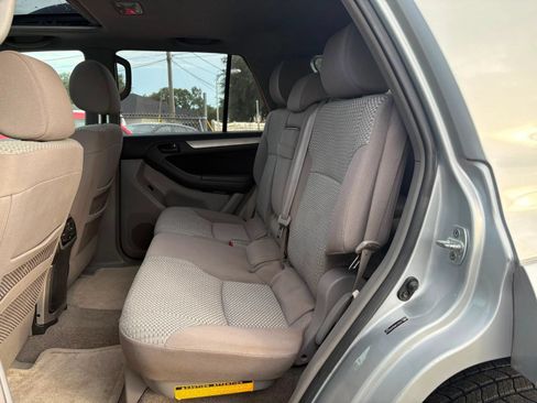 Used 2006 Toyota 4Runner SR5 AWD/4WD image 10
