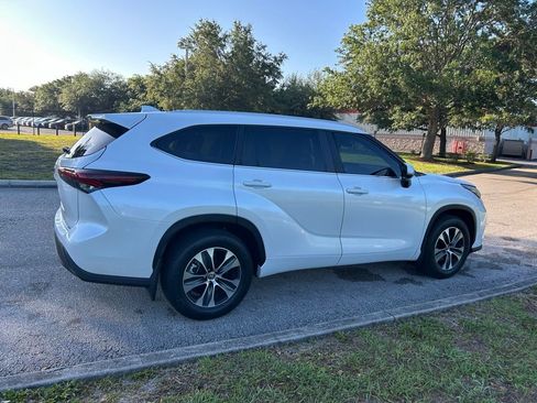 Used 2024 Toyota Highlander XLE image 5