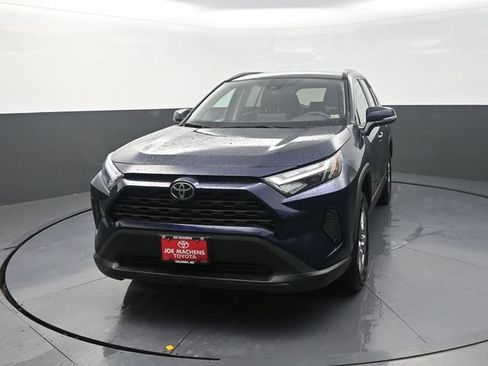 Used 2025 Toyota RAV4 XLE AWD/4WD image 2