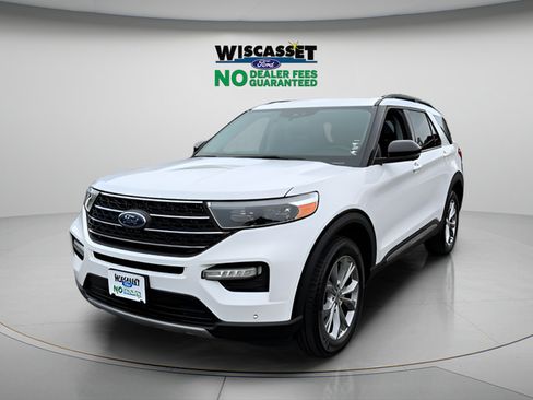 Used 2023 Ford Explorer XLT w/ Equipment Group 202A AWD/4WD image 17