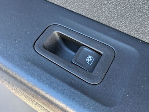 Used 2023 Volkswagen Taos SE w/ Panoramic Sunroof Package image 34