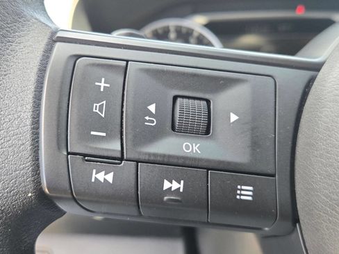 Used 2024 Nissan Pathfinder S FWD image 18