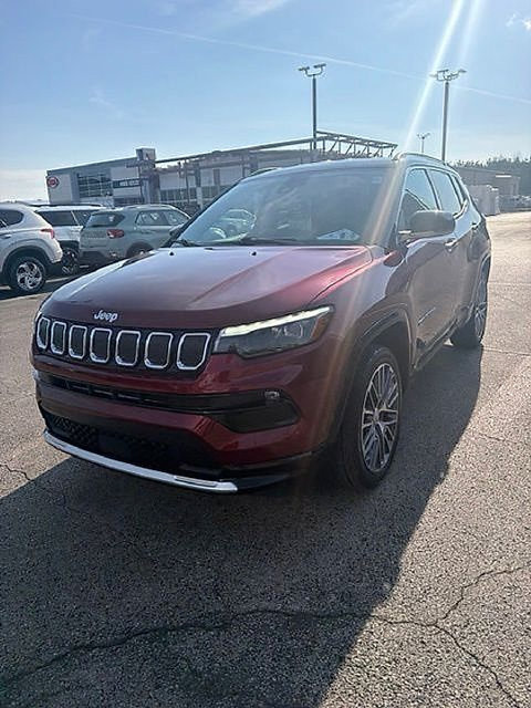 Used 2022 Jeep Compass Limited w/ Elite Group AWD/4WD image 3