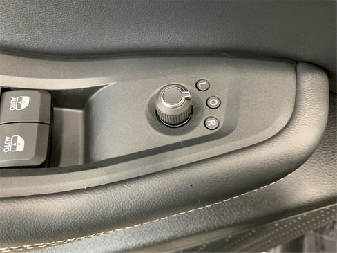 Used 2025 Jeep Grand Cherokee L Altitude image 31