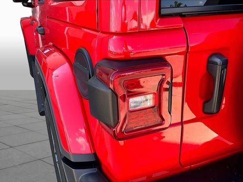 Used 2024 Jeep Wrangler Unlimited Sahara AWD/4WD image 28