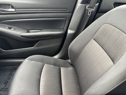 Used 2024 Nissan Altima 2.5 SV image 19
