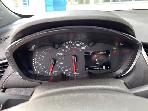 Used 2018 Chevrolet Trax LT w/ LT Convenience Package FWD image 21