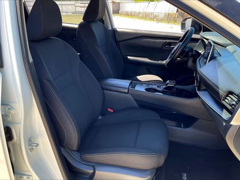 Used 2024 Nissan Rogue S image 9