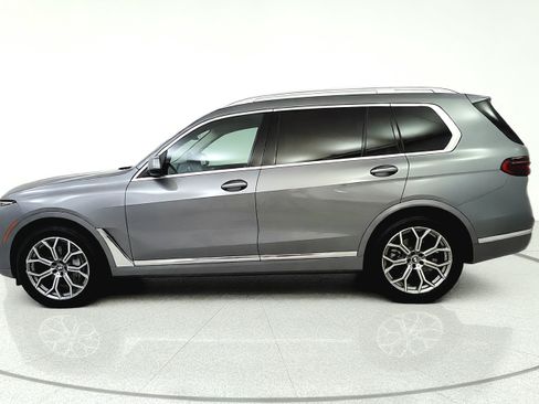 Used 2025 BMW X7 xDrive40i AWD/4WD image 4