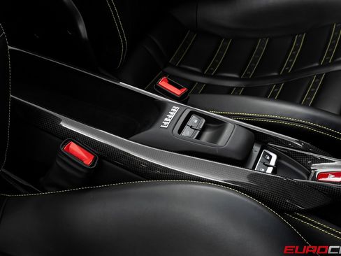 Used 2022 Ferrari F8 Tributo image 37