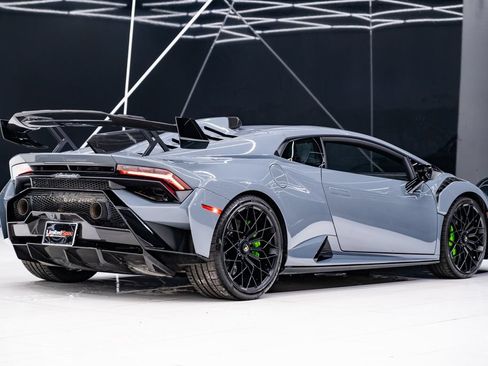 Used 2023 Lamborghini Huracan STO RWD image 30