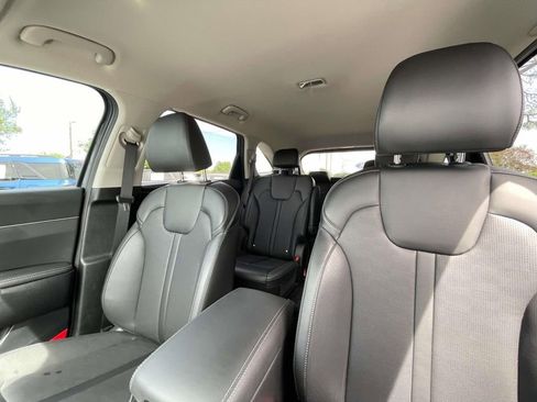 Certified 2025 Kia Sorento EX FWD image 33