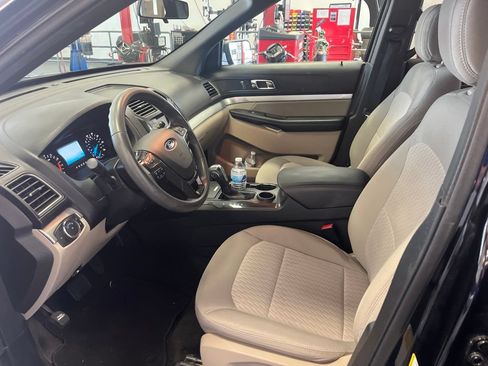 Used 2018 Ford Explorer FWD image 3