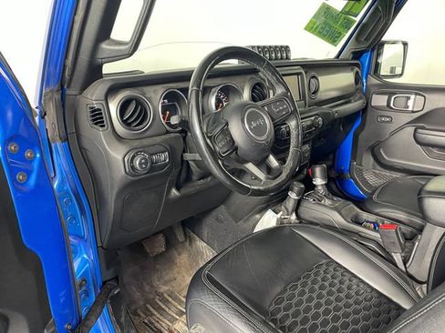 Used 2021 Jeep Gladiator Sport AWD/4WD image 3