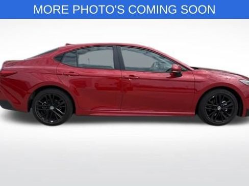 Used 2025 Toyota Camry SE w/ Convenience Package image 3