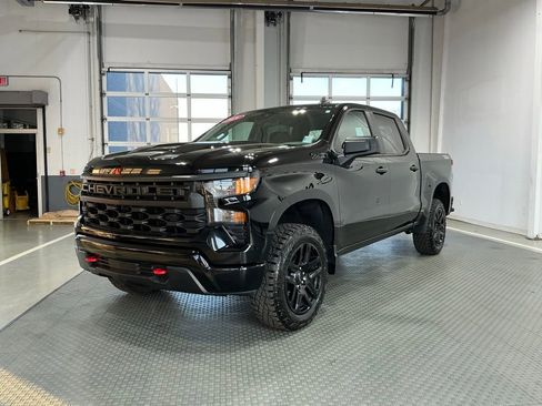 Used 2024 Chevrolet Silverado 1500 Custom Trail Boss w/ LPO, Dark Essentials Package image 2