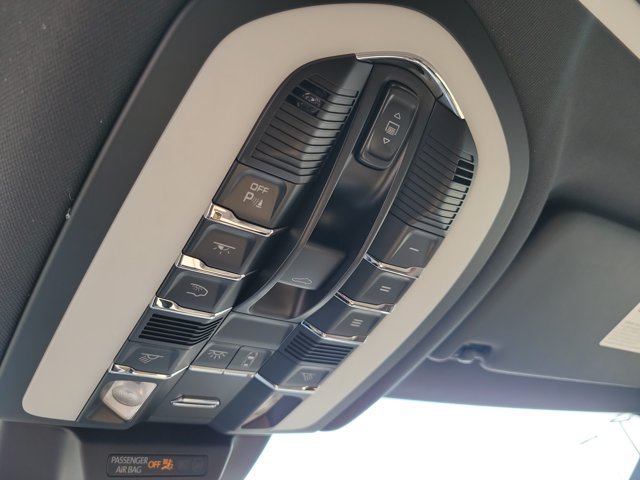 Used 2026 Porsche Macan AWD/4WD image 37