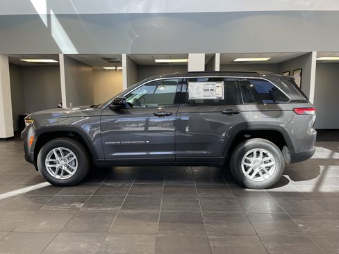 New 2025 Jeep Grand Cherokee Laredo X w/ Luxury Tech Group I RWD image 7