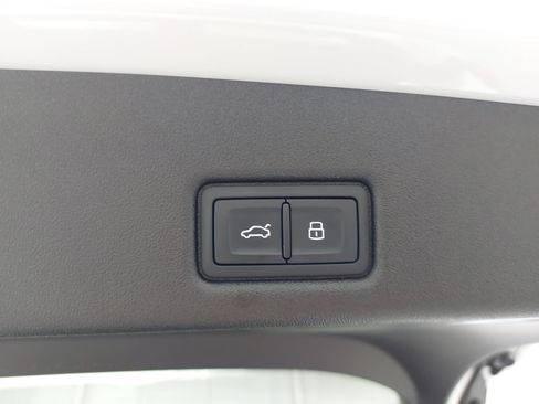 Used 2025 Audi SQ5 Prestige AWD/4WD image 15