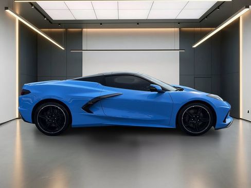 Used 2023 Chevrolet Corvette Stingray Premium Conv w/ Z51 Performance Package RWD image 7