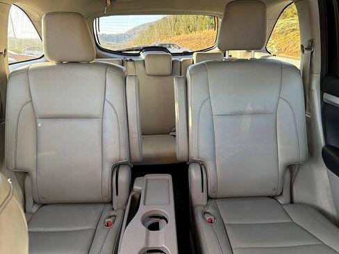 Used 2015 Toyota Highlander XLE image 16