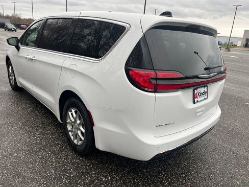 New 2026 Chrysler Pacifica Select image 29