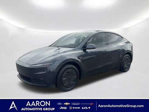 Used 2026 Tesla Model Y 2WD image 1