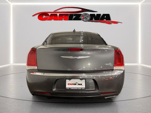 Used 2016 Chrysler 300 C image 4
