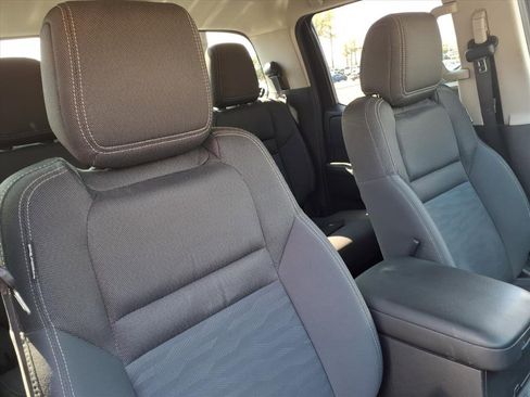 Used 2024 Nissan Frontier SV image 16