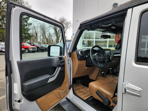 Used 2012 Jeep Wrangler Unlimited Sahara w/ Dual Top Group image 24