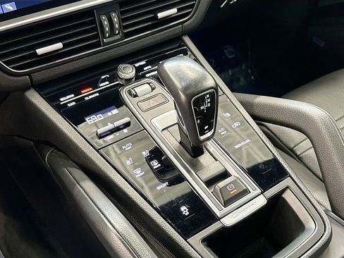 Used 2020 Porsche Cayenne AWD/4WD image 19