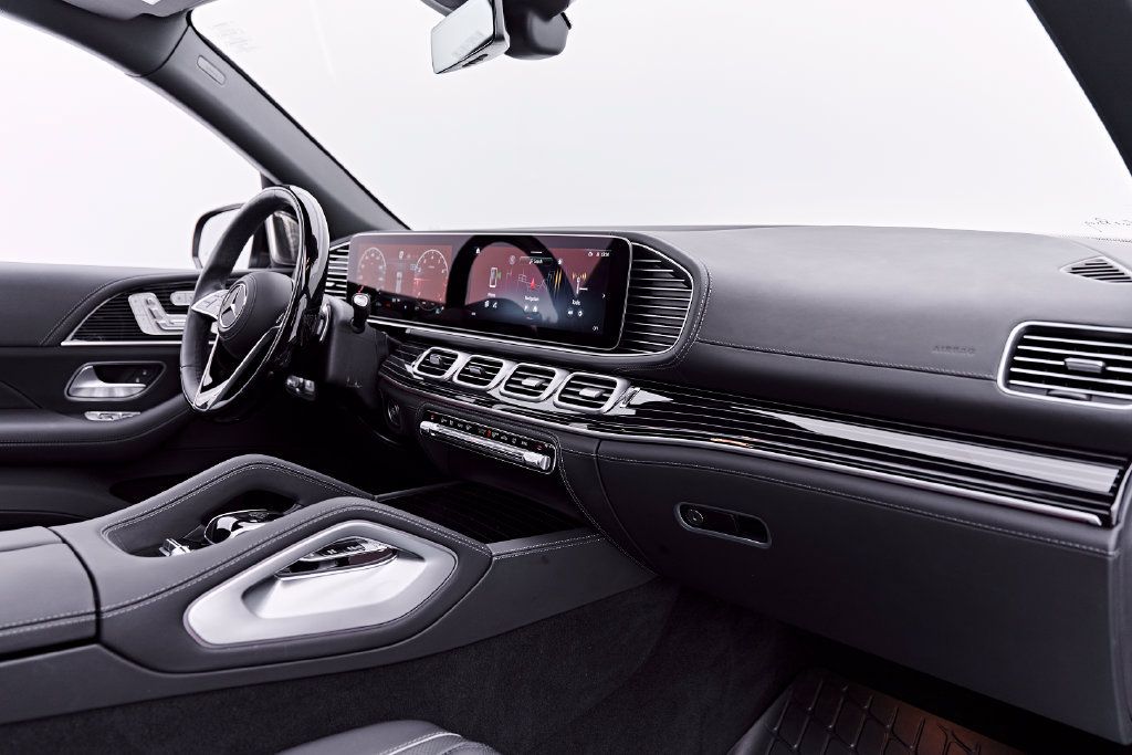 Used 2024 Mercedes-Benz Maybach GLS 600 4MATIC image 49
