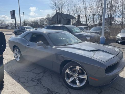 Used 2018 Dodge Challenger R/T w/ Driver Convenience Group image 5