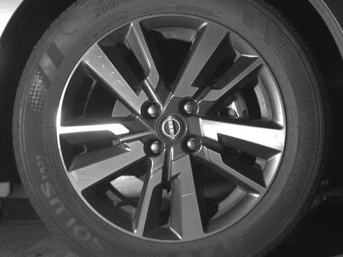 Used 2025 Nissan Versa SV image 13