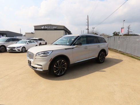 Used 2021 Lincoln Aviator Reserve w/ Equipment Group 202A image 2