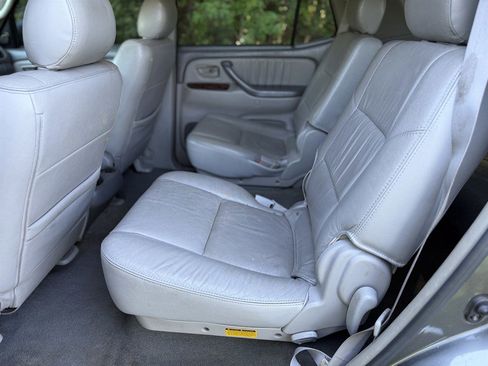 Used 2006 Toyota Sequoia Limited RWD image 10