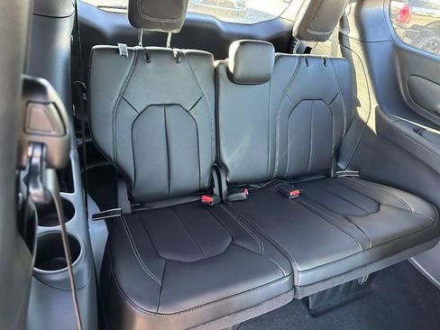 New 2026 Chrysler Voyager LX image 4