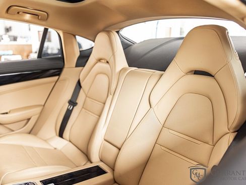 Used 2018 Porsche Panamera 4 AWD/4WD image 34