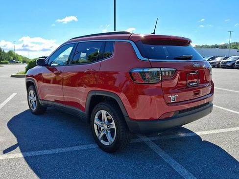 Used 2024 Jeep Compass Latitude AWD/4WD image 4