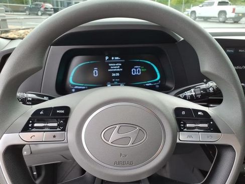 Used 2025 Hyundai Elantra Hybrid FWD image 21