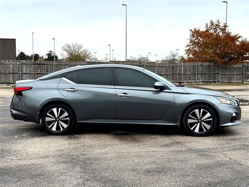 Used 2019 Nissan Altima 2.5 SV image 9