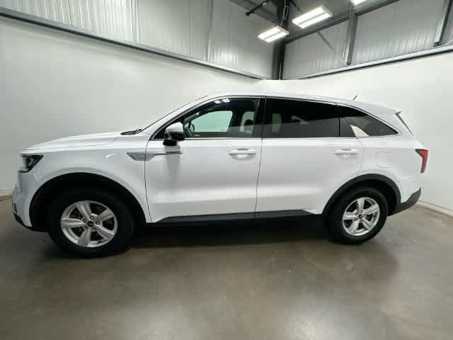 Used 2022 Kia Sorento LX FWD image 2
