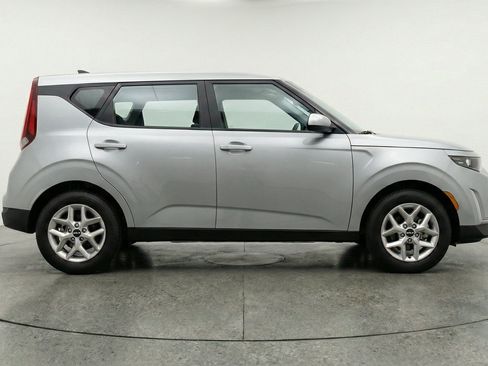 Used 2025 Kia Soul LX w/ LX Technology Package FWD image 11