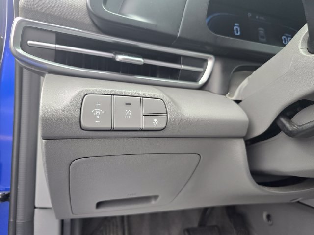 Used 2024 Hyundai Elantra SE FWD image 18