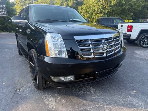 Used 2011 Cadillac Escalade AWD image 9